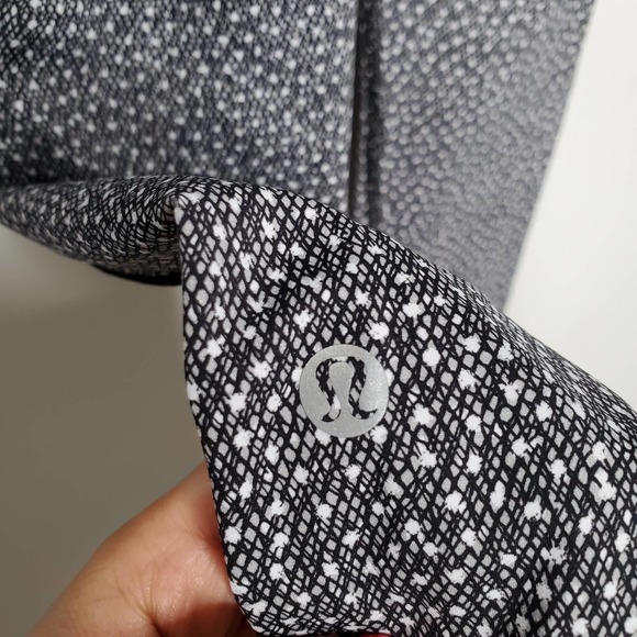 LULULEMON • White Black Frozen Fizz Fast & Free 7/8 Leggings Sz 4 - Picture 7 of 8